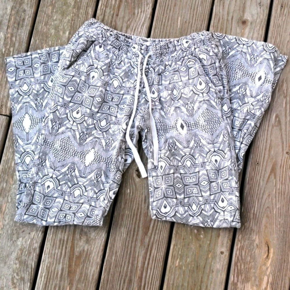 Roxy black white linen geometric flare pants